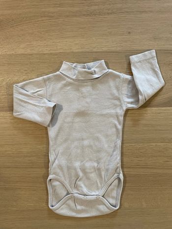 Bodie gris manches longues et col dpam 1 mois