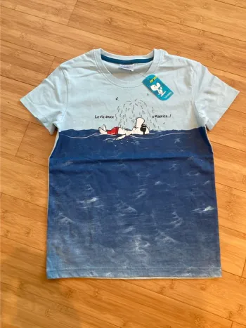10 ans - T-shirt manches bleus  - neuf - inscription La vie douce à Maurice.