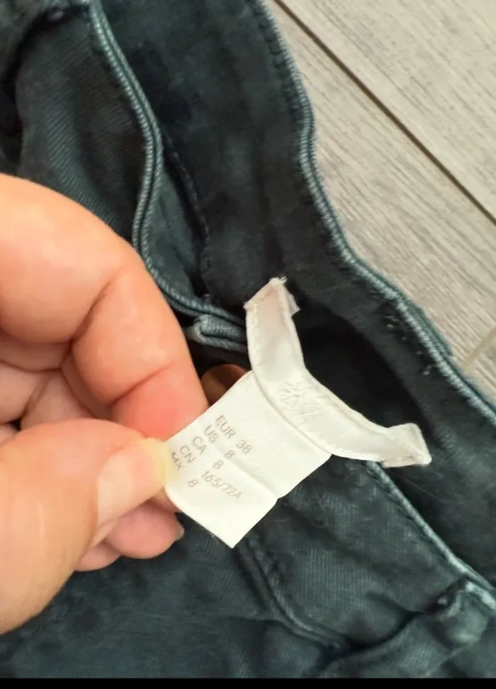 Short vert sapin H&M taille 38 ou M - photo numéro 2