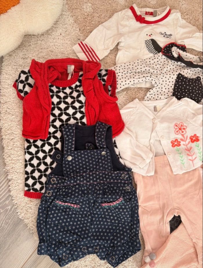 Lot vêtements 1 mois fille - photo numéro 2