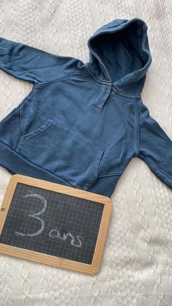 Sweat bleu