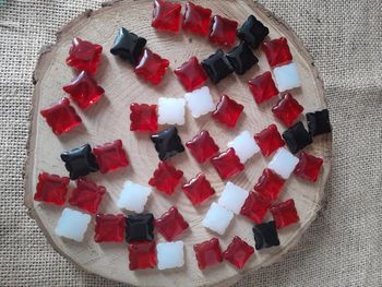Lot de 50 grosses perles en verre rouge blanche et noire
