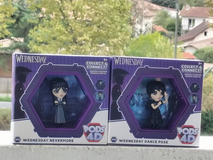 Figurine pop famille Addams mercredi nevermore uniforme et danse