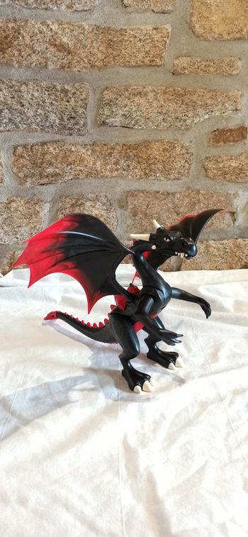 Grand dragon rouge et noir playmobil