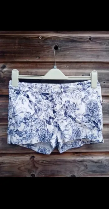 Short blanc et bleu fleuri H&M taille EUR S 36