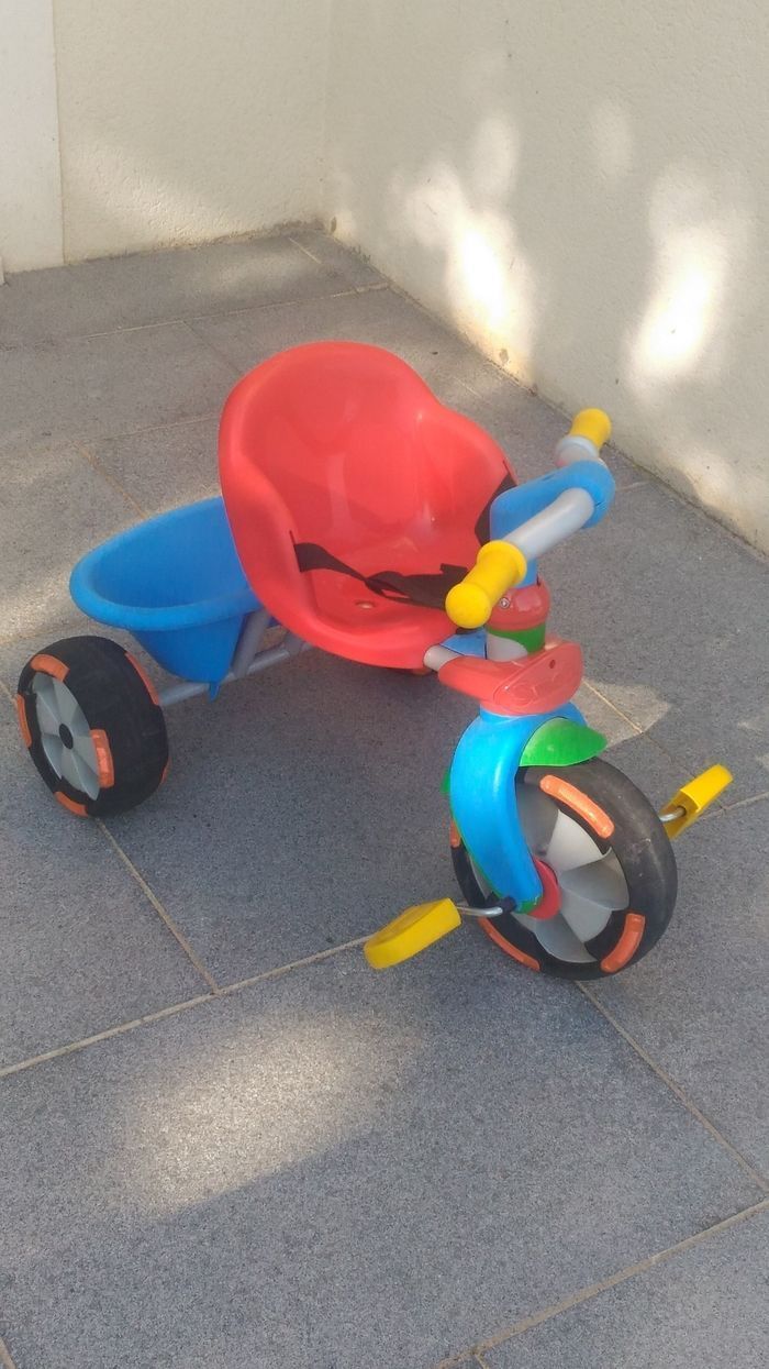 Tricycle Smoby + jeu de pétanque - photo numéro 1