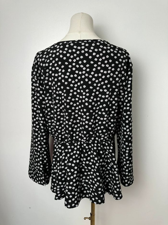 🌸Blouse Shein Curve - noir à fleurs blanche 🌸 - photo numéro 4