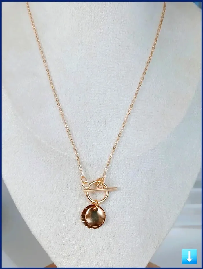Collier doré pendentif anneau  tendance chic été