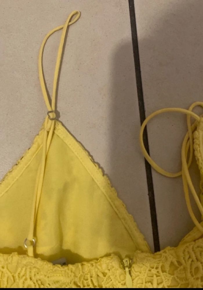 Robe jaune en dentelle - photo numéro 6