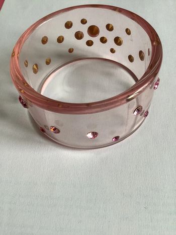 Bracelet en résine transparente avec strass roses, vintage 80