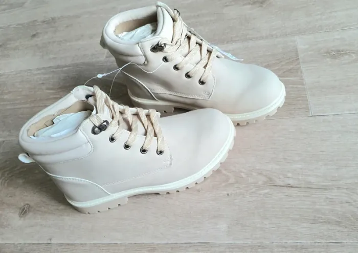Bottines beiges taille 34 neuves - photo numéro 2