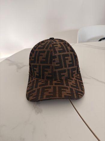 Casquette fendi