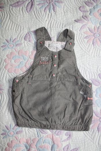Robe salopette en velours de couleur gris en 9 mois