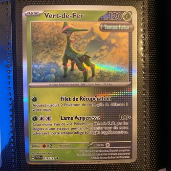 Carte Pokémon holographique vert de fer
