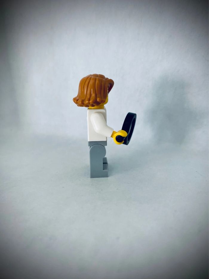 Minifigurine LEGO City cty1035 - Femme Scientifique - Très bon état - photo numéro 5