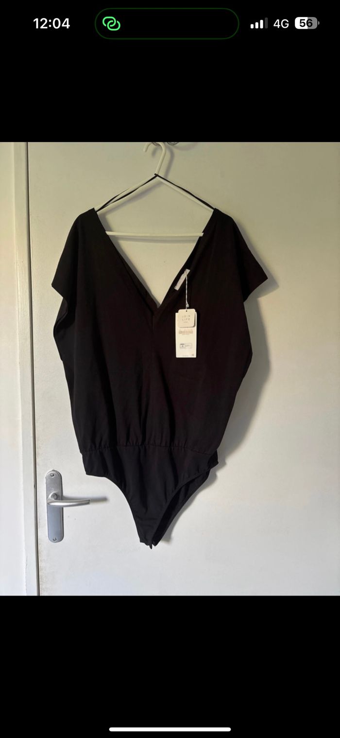 Body col V noir Zara tout neuf