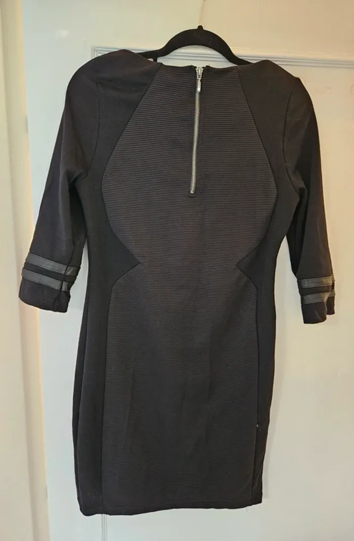 Petite robe noire - photo numéro 2
