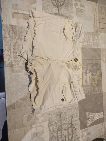 Short jaune clair 14 ans