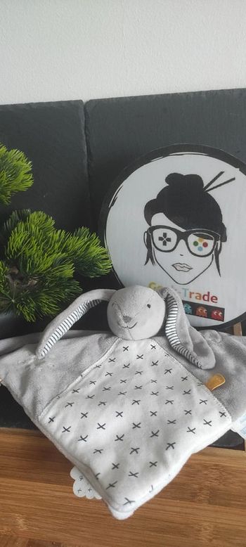 Doudou plat lapin gris blanc rayé nuage étoile gaby noukie's nuage gris pluie