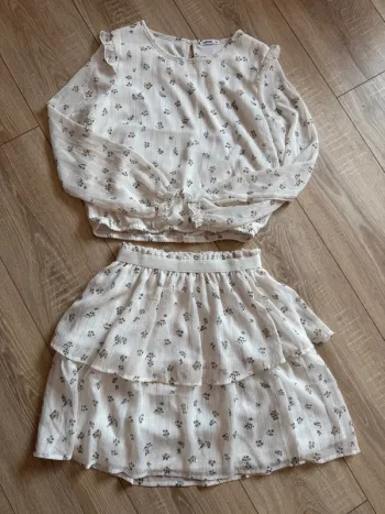 Chemise et jupe
