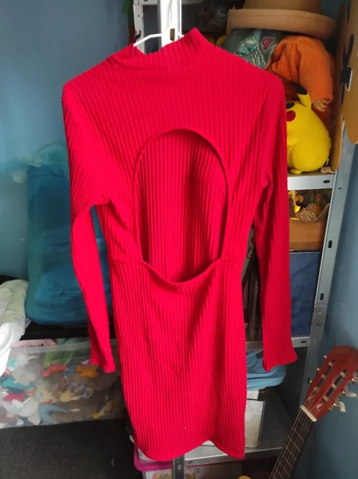 Robe rouge moulante - photo numéro 2