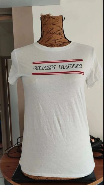 Tee shirt  Kiabi  taille XS blanc  avec écritures