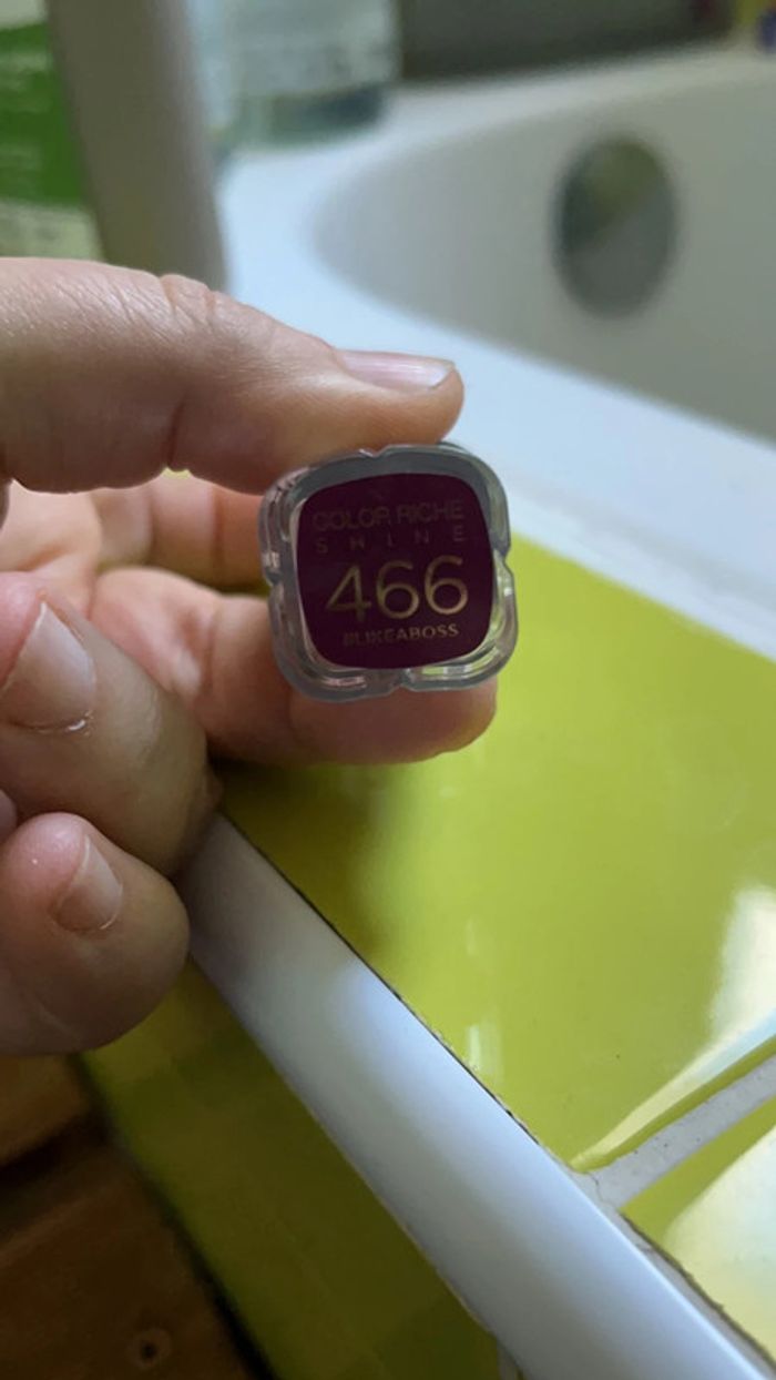 Rouge à lèvres 💄  color Shine 466 violet - photo numéro 2