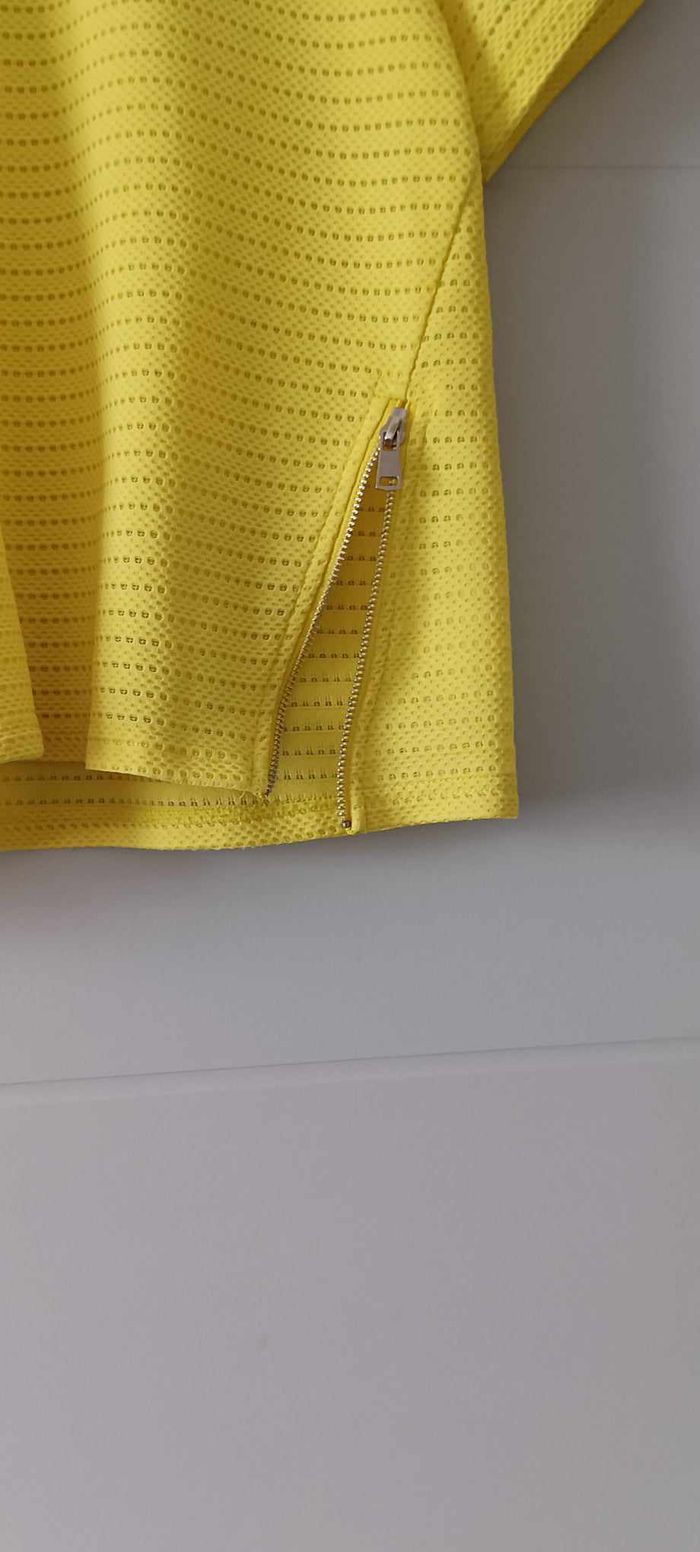 T-shirt ajouré de couleur jaune manches courtes Taille L - photo numéro 6