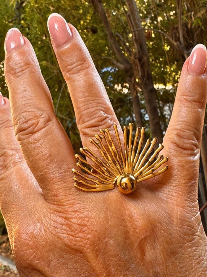 Grosse bague soleil tige boule acier inoxydable or réglable - photo numéro 2