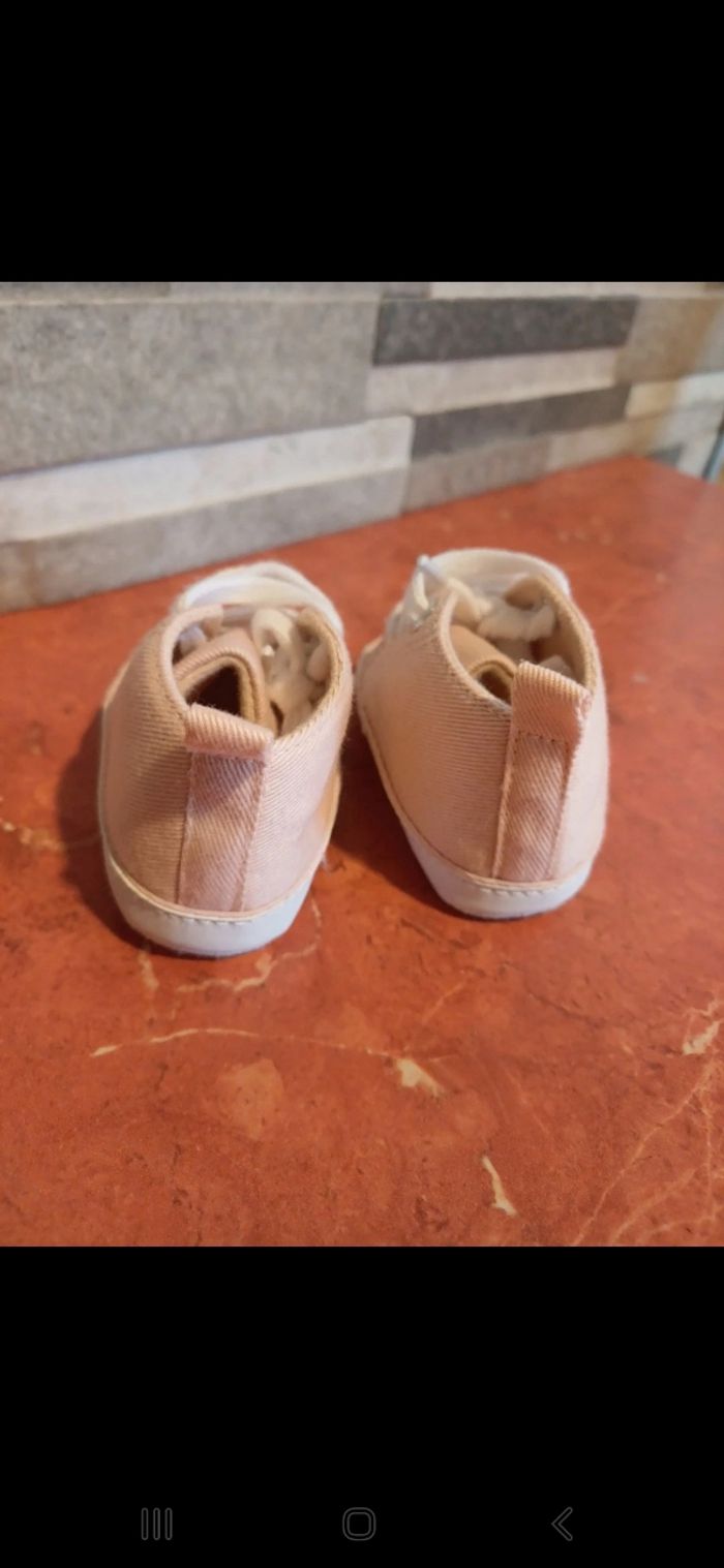 Chaussures bébé taille 0 / 3 mois - photo numéro 3