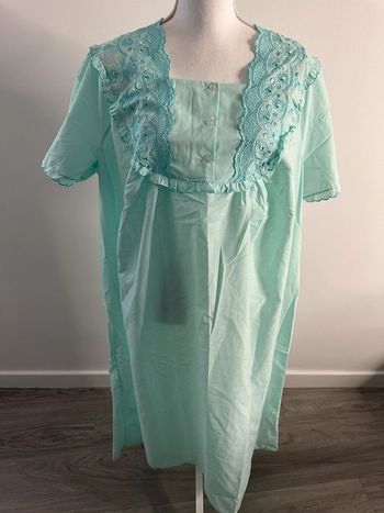 Chemise de nuit brodée vert menthe Vintage T52/54