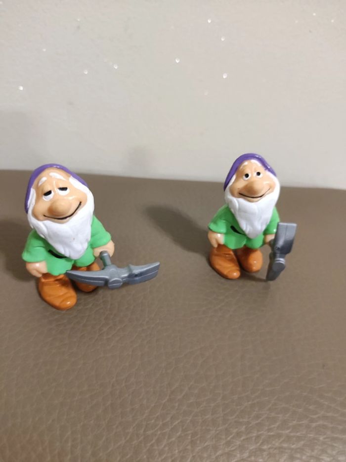 lot 2 figurines bullyland dormeur