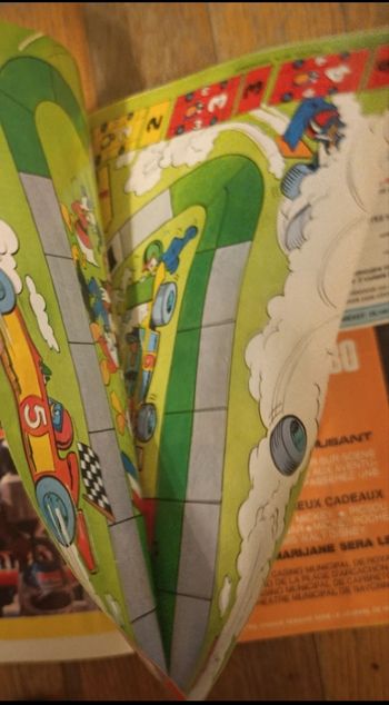 Ancien journal de mickey avec cadeau poster géant formule 1 jeu N°1469 de 1980 vintage