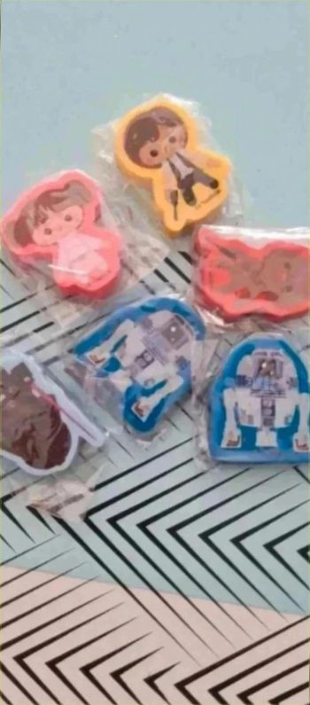 Lot  6  petites gomme de collection
