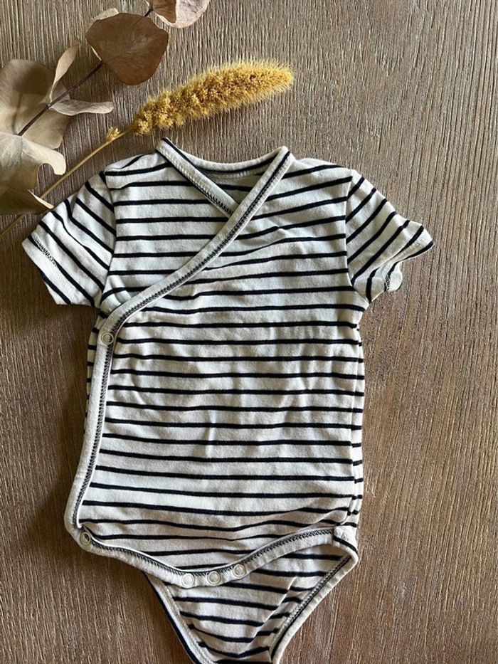 Lot de quatre body manches - photo numéro 2