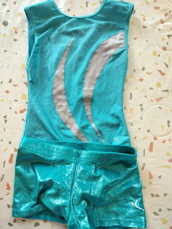 Justaucorps gym et short  bleu 8ans