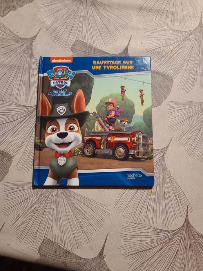 Livre pat patrouille sauvetage sur une tyrolienne
