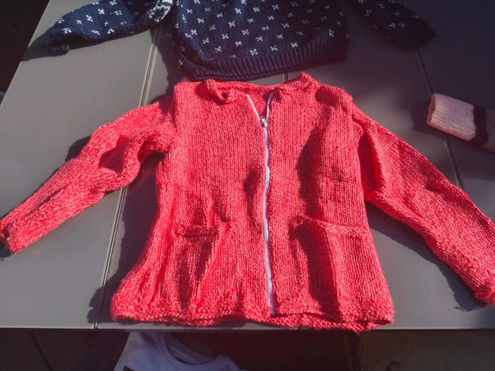 Lot gilets et pull - photo numéro 7