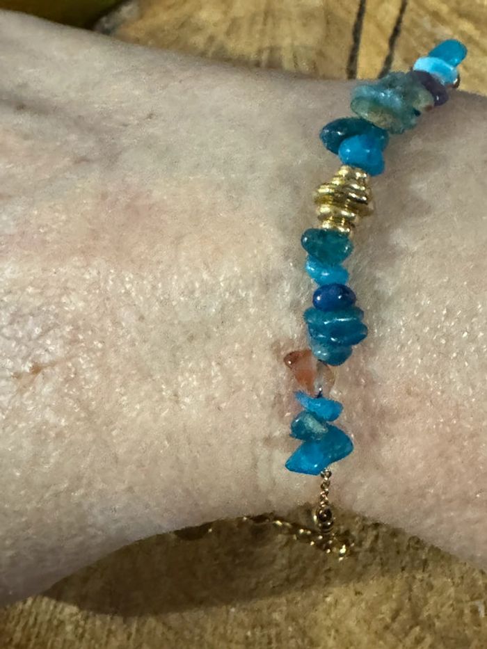 Bracelet réglable grigri acier inoxydable or pierres tons de bleu - photo numéro 6