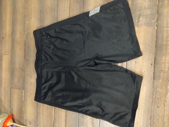 Bermuda de sport Dunlop noir garçon 10-12 ans – Très bon état - photo numéro 4