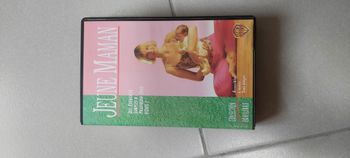 Jeune maman des exercices simples à pratiquer chez vous VHS