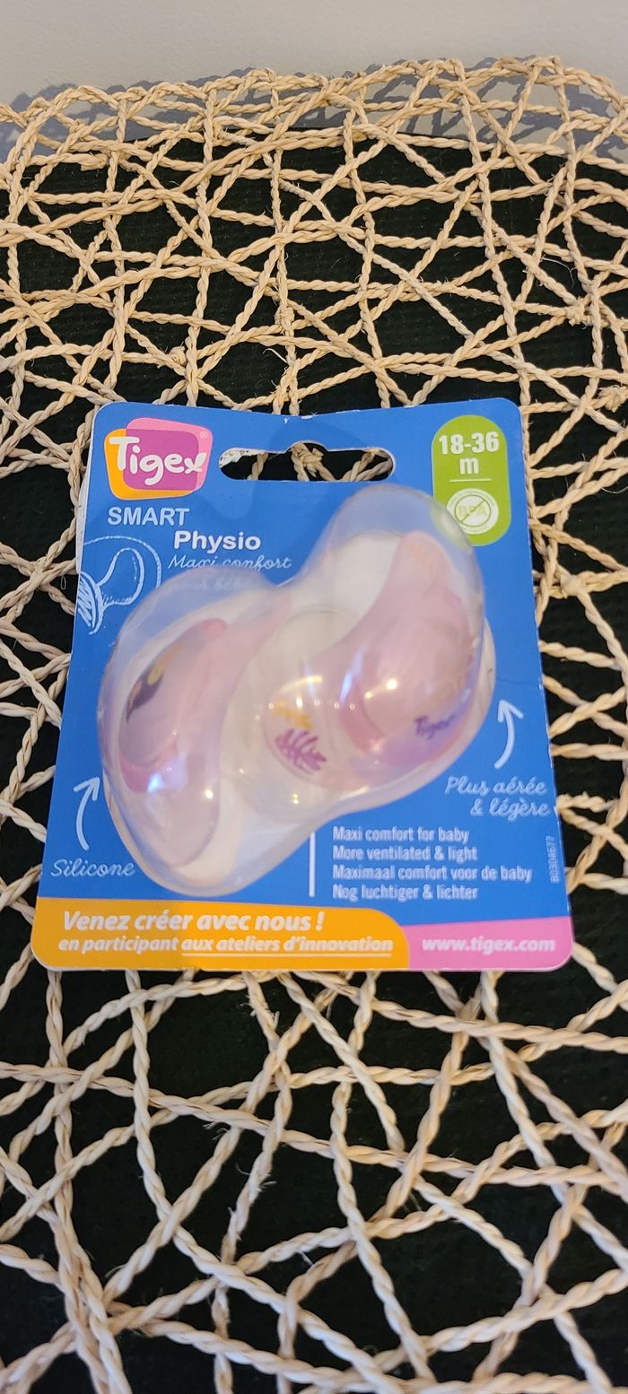 2 Sucettes en silicone 6-18 mois Tigex