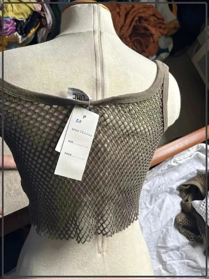 Crop top en maille taille 38 neuf avec étiquette - photo numéro 4