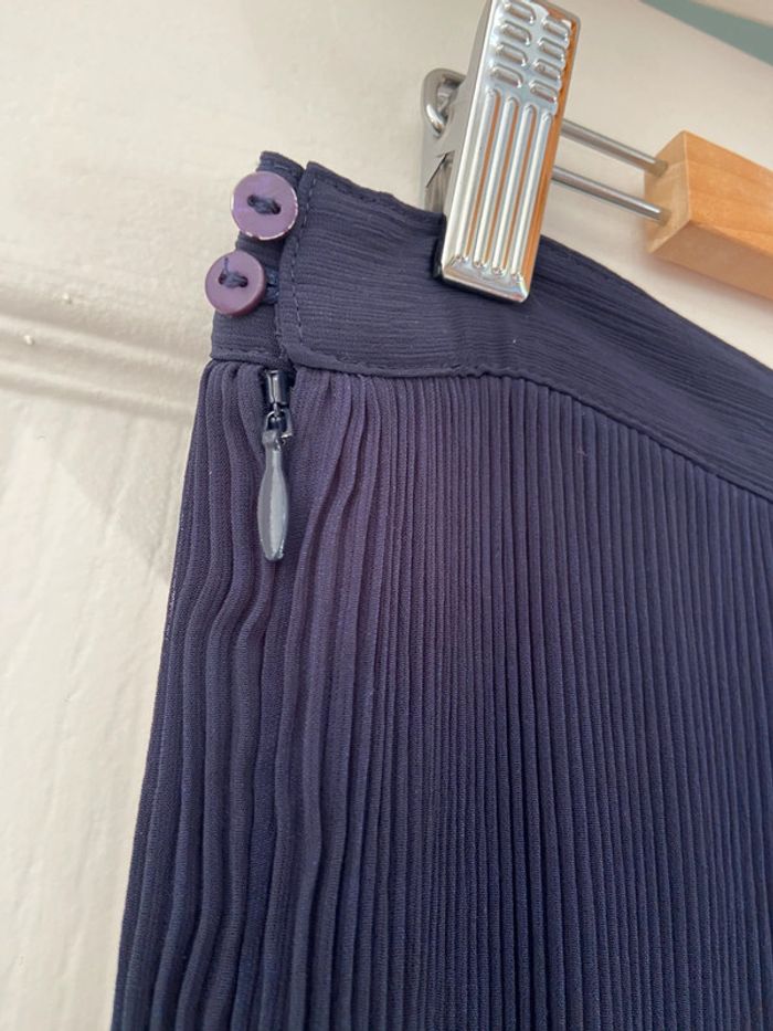 Jupe plissée fleurie bleu marine Comptoir des Cotonniers taille 42 - photo numéro 2