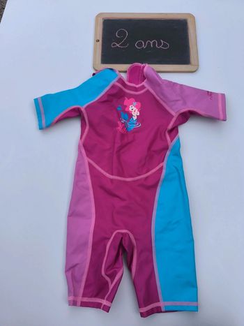 Combinaison protection soleil taille 2 ans en très bon état