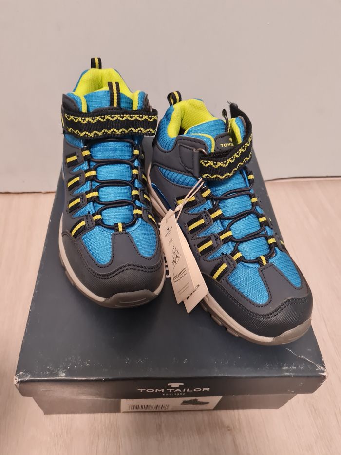 Chaussures de marche imperméables P32 Neuves - photo numéro 3