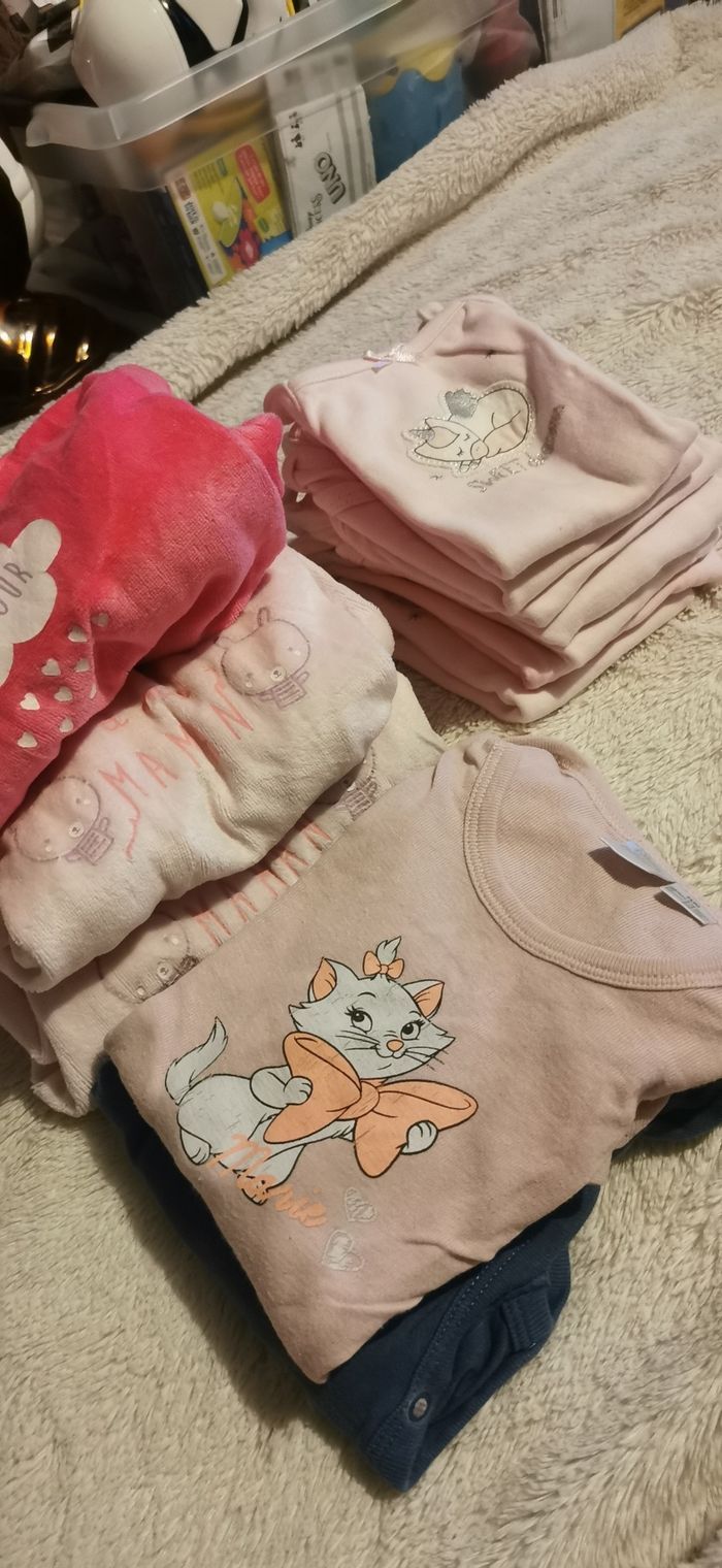 Lots Pyjamas / vêtements / gigoteuse - photo numéro 3