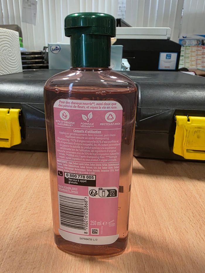 Shampoing Herbal Essences pétale de rose - photo numéro 2