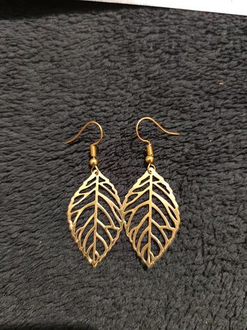 Boucles d'oreilles pendantes fantaisie métal doré feuille