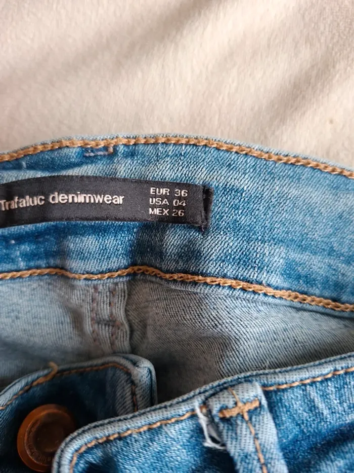 jeans bleu femme à trous (de base) marque Zara taille 36, en très bon état - photo numéro 3